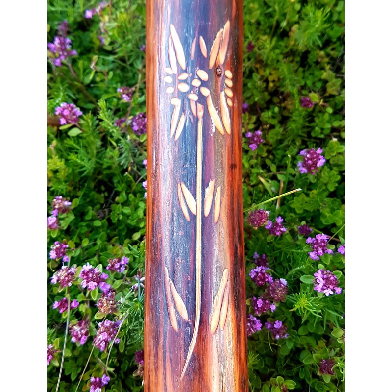 Le Bouffadou est un instrument en bois traditionnel (hêtre) très pratique  pour attiser le feu. 
